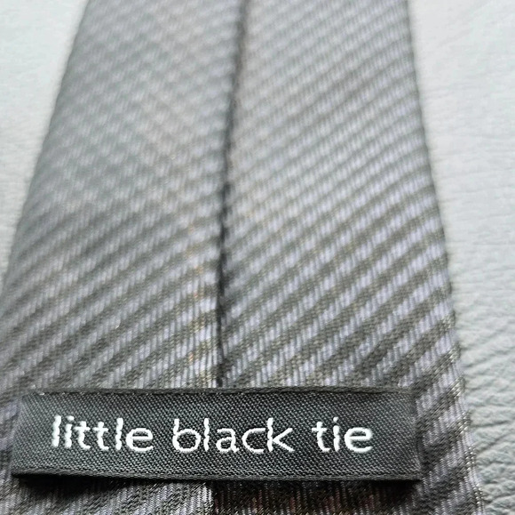 Vintage-inspired black tie by little black tie with pinstripe pattern - Picture 8 of 9